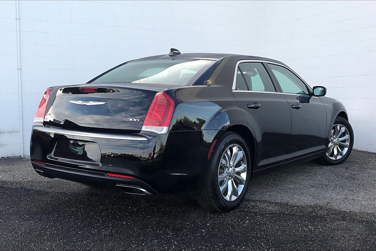 PreOwned 2016 Chrysler 300 4dr Sdn Anniversary Edition